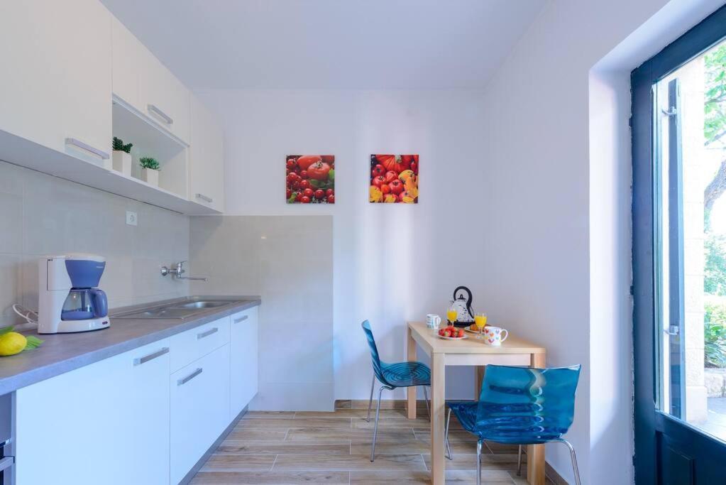 Apartment Center 2 *